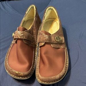 Stylish and comfortable ladies size 12 shoe for any occasion